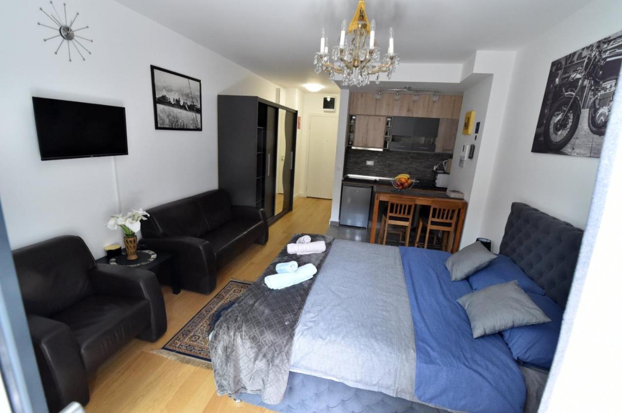 Appartamento Tayson Square Dorcol New Location Free Garage Belgrado Esterno foto